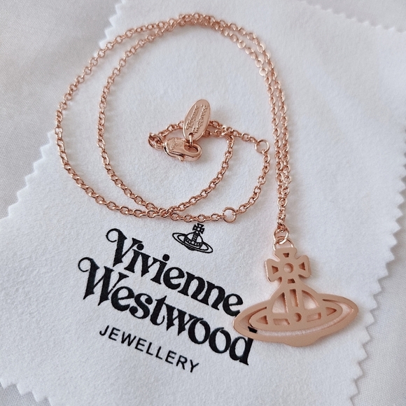 アクセサリー Vivienne Westwood Thin Lines Necklace Vivienne Westwood Silver Thin Lines Flat Orb Pendant